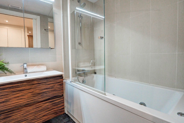 #37098 - Luxe Apartment | Holiday Rentals | Hello Homes Sitges