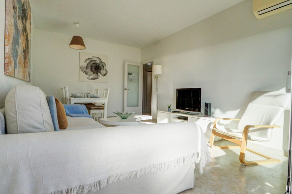 #37210 - Diamond | Holiday Rentals | Hello Homes Sitges