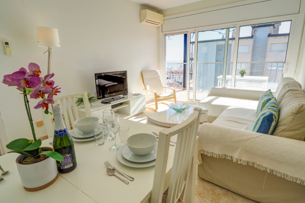 #37297 - Diamond | Holiday Rentals | Hello Homes Sitges