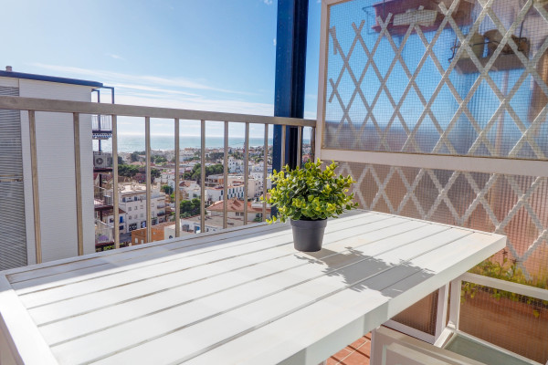 #37300 - Diamond | Holiday Rentals | Hello Homes Sitges