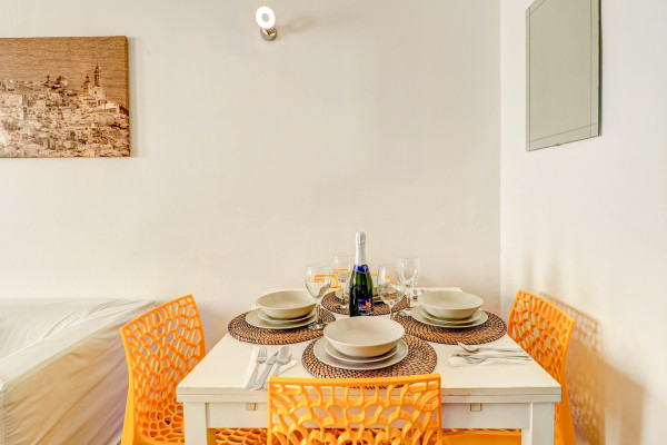 #37872 - Espalter White | Lomavuokraus | Hello Homes Sitges