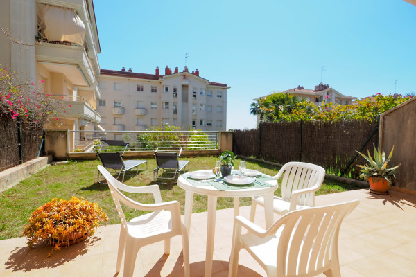 #38445 - Flip Flop Beach House | Lomavuokraus | Hello Homes Sitges