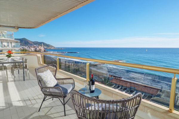 #38881 - Ocean Skyline Penthouse | Lomavuokraus | Hello Homes Sitges