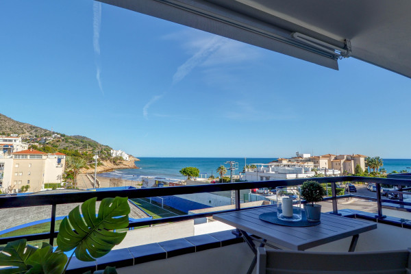 #39275 - The Beach Studio | Holiday Rentals | Hello Homes Sitges