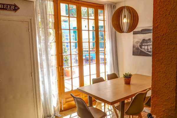 #39331 - Charming Patio | Holiday Rentals | Hello Homes Sitges