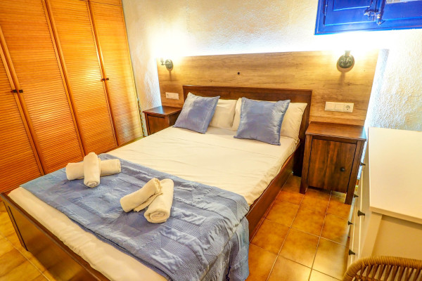 #39337 - Charming Patio | Holiday Rentals | Hello Homes Sitges