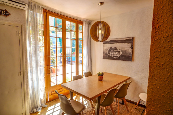 #39355 - Charming Patio | Holiday Rentals | Hello Homes Sitges