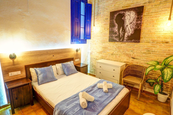 #39357 - Charming Patio | Holiday Rentals | Hello Homes Sitges