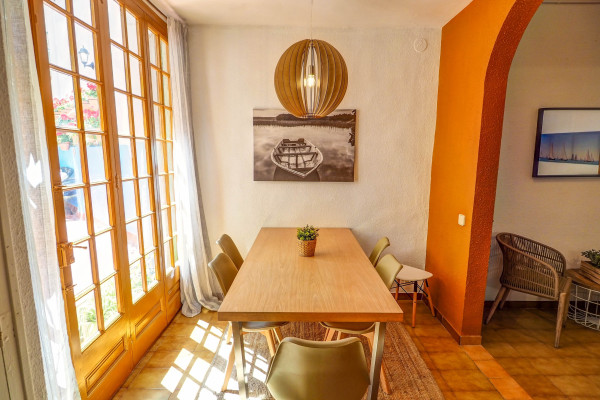 #39360 - Charming Patio | Holiday Rentals | Hello Homes Sitges