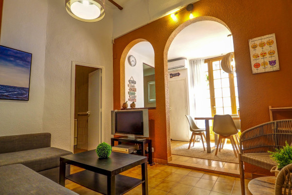 #39363 - Charming Patio | Holiday Rentals | Hello Homes Sitges