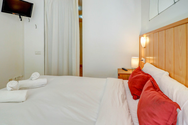 #39513 - Bonaire Apartment | Holiday Rentals | Hello Homes Sitges
