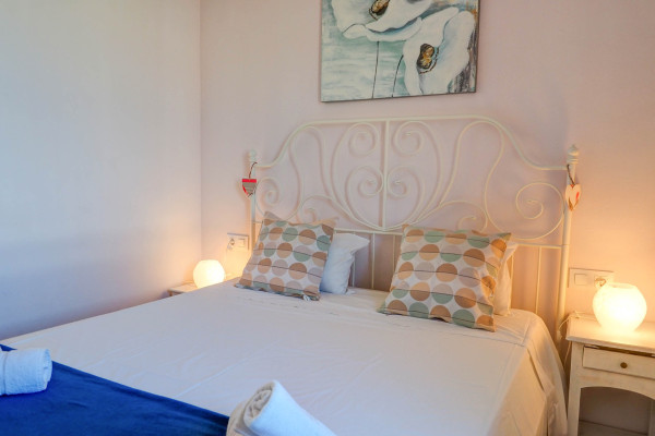 #39565 - Seaside Cozy Apartment | Holiday Rentals | Hello Homes Sitges