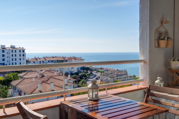 #39578 - Seaside Cozy Apartment | Holiday Rentals | Hello Homes Sitges