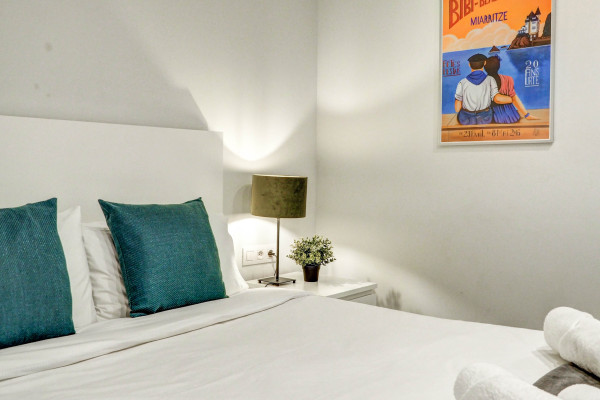 #39772 - Luxe Apartment | Holiday Rentals | Hello Homes Sitges