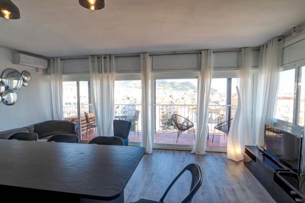 #39956 - Chic Sea View Apartment | Ferieudlejning | Hello Homes Sitges