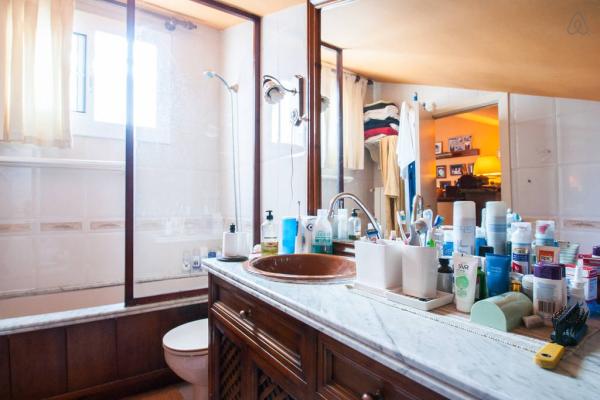 #4022 - Atico Centro Zona Playa Wifi | Holiday Rentals | Hello Homes Sitges