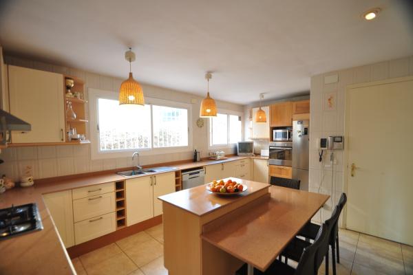 #4088 - Villa Paradise | Holiday Rentals | Hello Homes Sitges