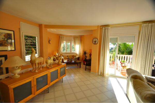 #4091 - Villa Paradise | Holiday Rentals | Hello Homes Sitges