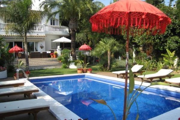 #4101 - Villa Paradise | Holiday Rentals | Hello Homes Sitges
