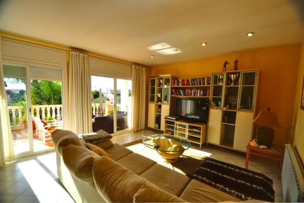 #4102 - Villa Paradise | Holiday Rentals | Hello Homes Sitges