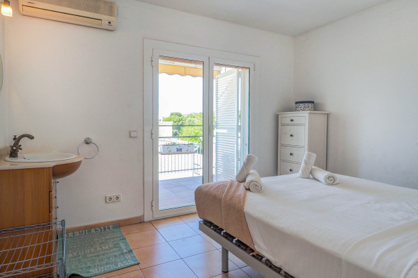 #41102 - Arlene apartment | Holiday Rentals | Hello Homes Sitges
