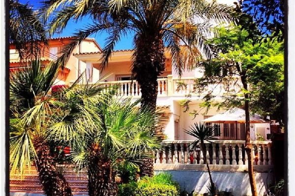 #4111 - Villa Paradise | Holiday Rentals | Hello Homes Sitges