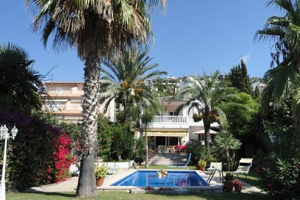 #4113 - Villa Paradise | Holiday Rentals | Hello Homes Sitges