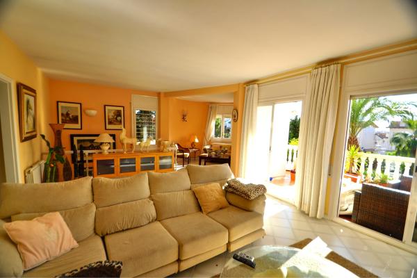 #4115 - Villa Paradise | Holiday Rentals | Hello Homes Sitges