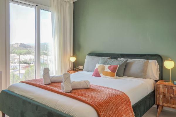 #42327 - Villa Riera | Holiday Rentals | Hello Homes Sitges