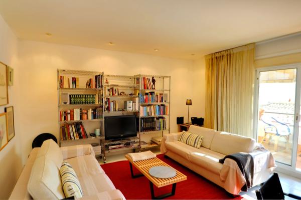 #4331 - Renovated old town-house | Vakantieverhuur | Hello Homes Sitges