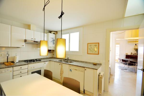 #4333 - Renovated old town-house | Vakantieverhuur | Hello Homes Sitges