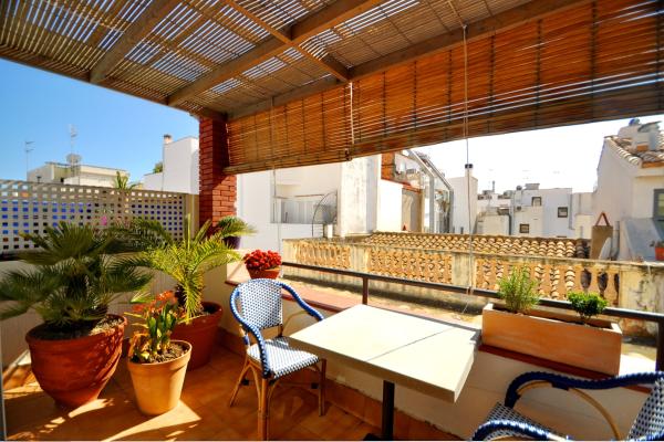 #4334 - Renovated old town-house | Vakantieverhuur | Hello Homes Sitges