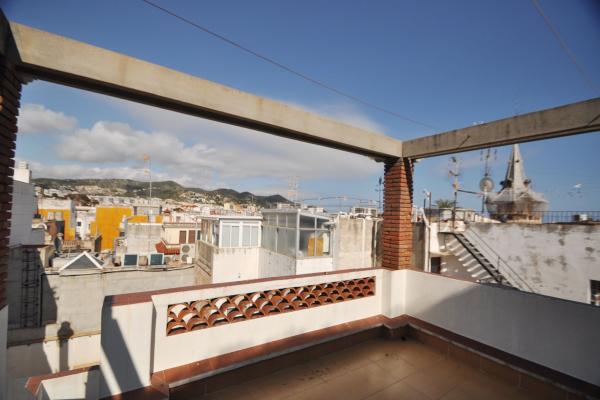 #4337 - Renovated old town-house | Vakantieverhuur | Hello Homes Sitges