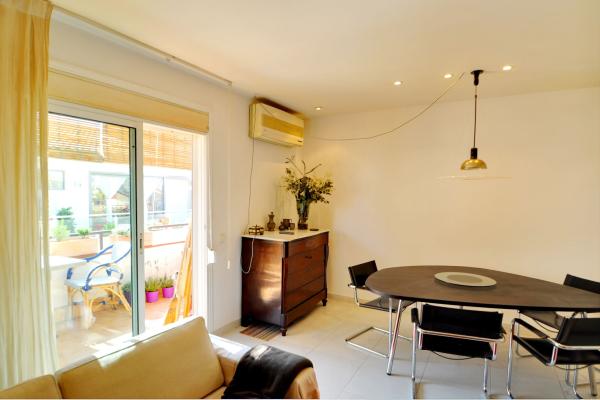 #4341 - Renovated old town-house | Vakantieverhuur | Hello Homes Sitges