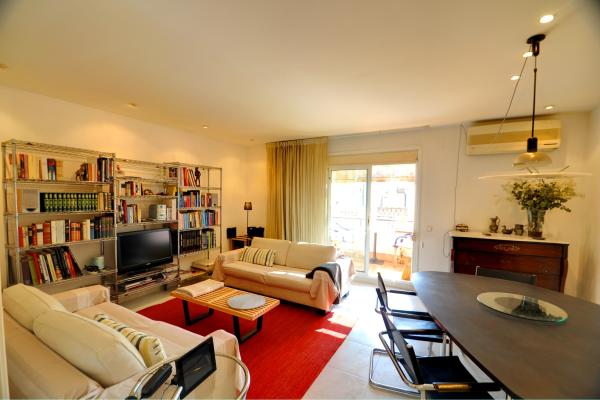 #4343 - Renovated old town-house | Vakantieverhuur | Hello Homes Sitges
