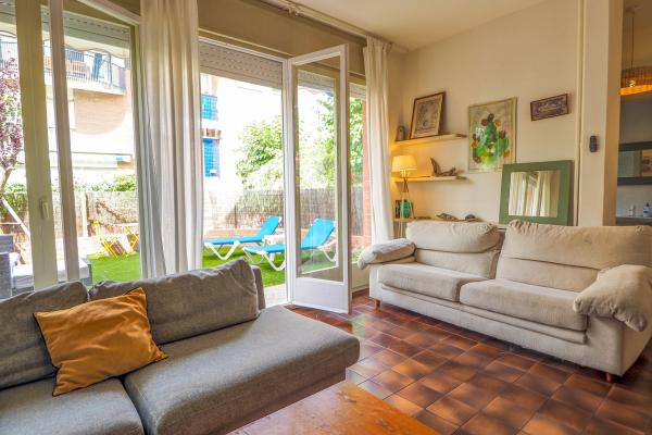 #44376 - Ocean Spirit House | Holiday Rentals | Hello Homes Sitges
