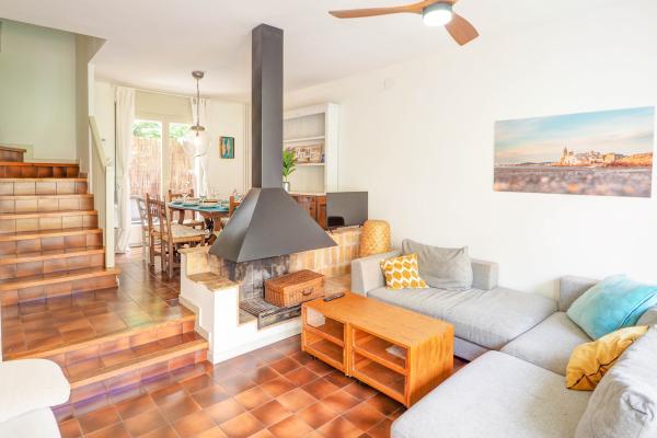 #44404 - Ocean Spirit House | Holiday Rentals | Hello Homes Sitges