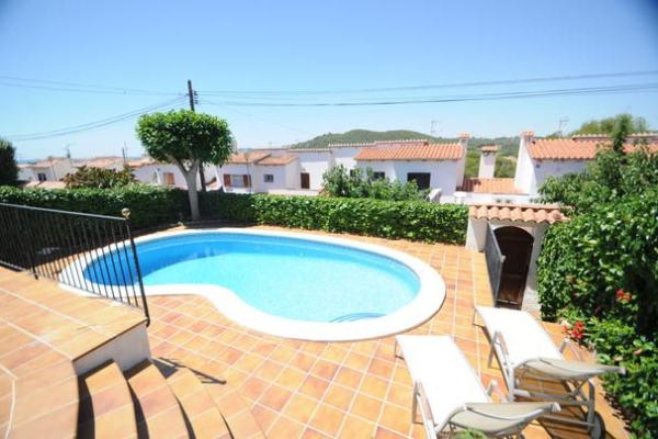 #4444 - Cute house with swimming Pool | Lloguer Turístic | Hello Homes Sitges