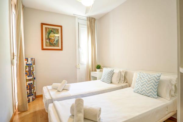 #45300 - Golden Sands | Holiday Rentals | Hello Homes Sitges