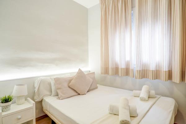 #45310 - Golden Sands | Holiday Rentals | Hello Homes Sitges