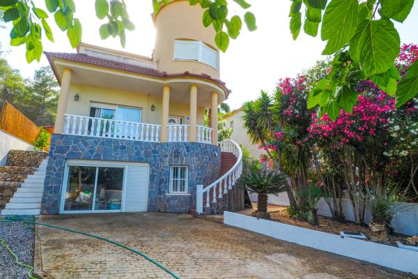 #45403 - Villa Claudia | Holiday Rentals | Hello Homes Sitges