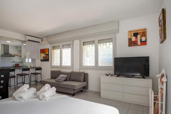 #46375 - Los Globos Studio | Ferieudlejning | Hello Homes Sitges