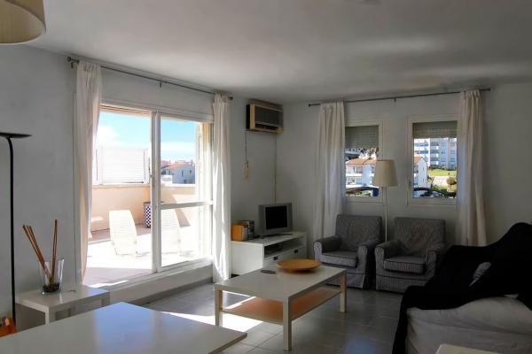 #4882 - MARINA APARTMENT | Holiday Rentals | Hello Homes Sitges