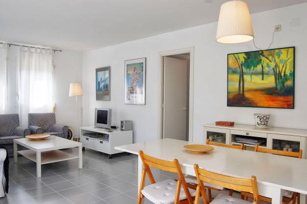 #4889 - MARINA APARTMENT | Holiday Rentals | Hello Homes Sitges