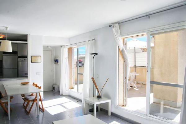 #4899 - MARINA APARTMENT | Holiday Rentals | Hello Homes Sitges