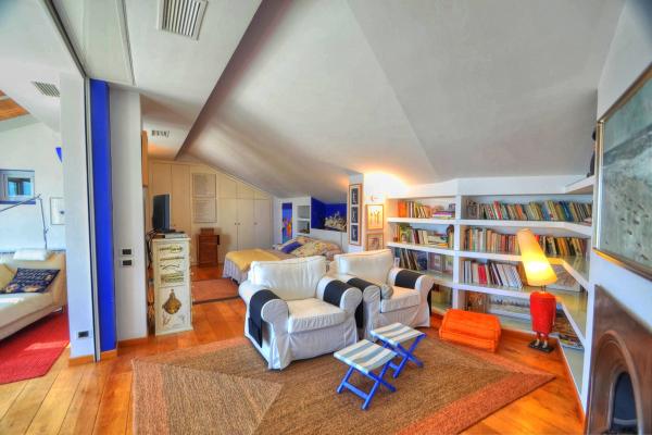 Modern, Well-Appointed Room