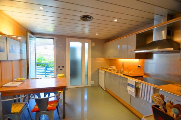 #4985 - WATER FRONT DUPLEX | Holiday Rentals | Hello Homes Sitges