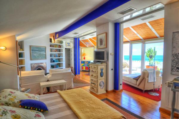 Modern, Well-Appointed Room