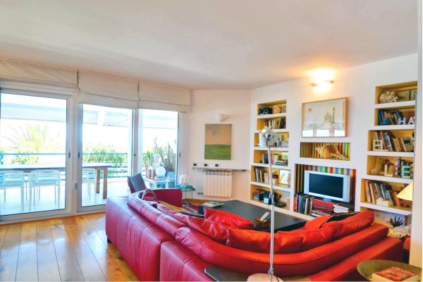 #4993 - WATER FRONT DUPLEX | Holiday Rentals | Hello Homes Sitges