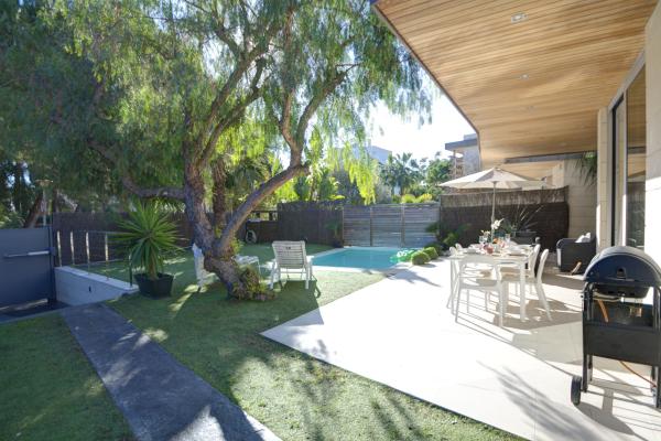 #5180 - Villa Tarantino | Holiday Rentals | Hello Homes Sitges